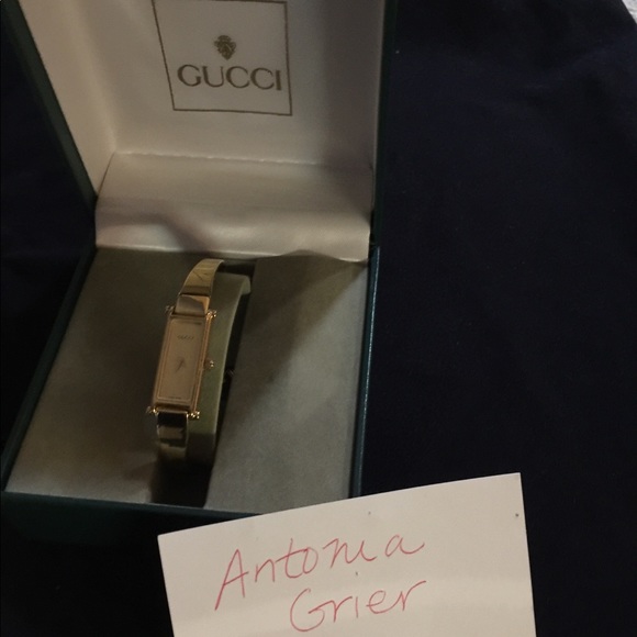 Gucci Vintage Tonneau 1500 Bracelet Watch - Picture 4 of 7